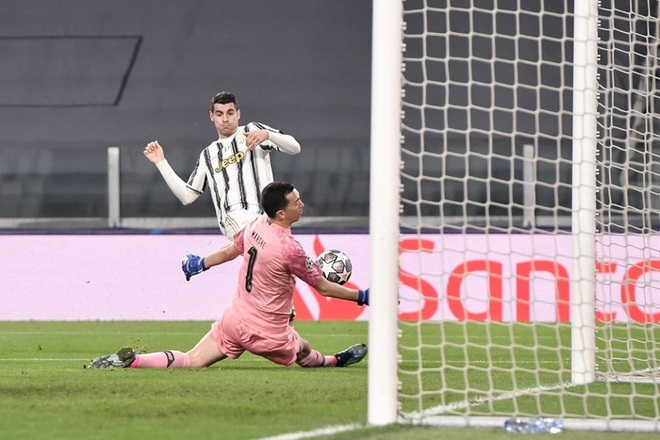 Ronaldo và Juventus đá hơn người 70 phút, thắng 3-2 vẫn bị loại khỏi Champions League - Ảnh 10.