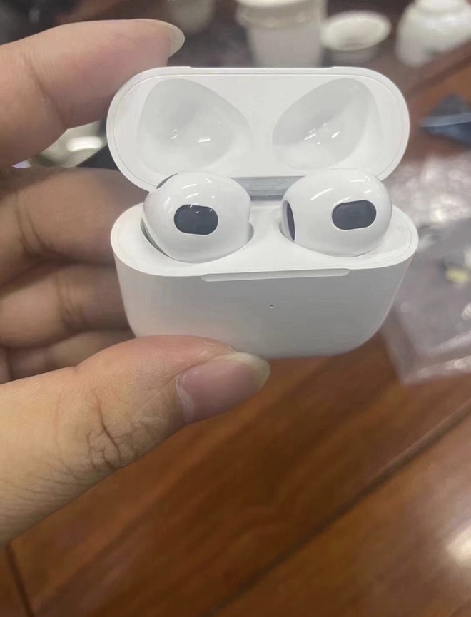 Lộ ảnh thực tế AirPods 3, khác xa những đồn đoán? - Ảnh 2.