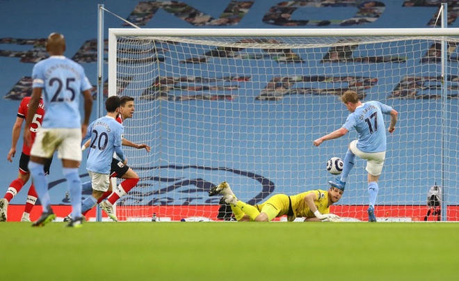 De Bruyne và Mahrez mỗi người 2 bàn, Man City huỷ diệt Southampton - Ảnh 1.