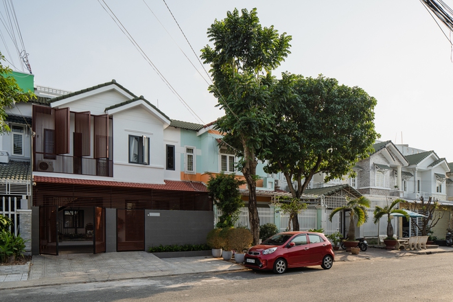 Mạnh dạn cắt ngôi nhà thành 2 khu, vợ chồng Kiên Giang có được tổ ấm sáng thoáng, lại không hề đụng hàng - Ảnh 1.