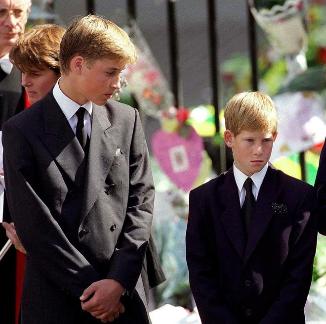 Nhìn lại loạt khoảnh khắc khó quên của Hoàng tử Harry thời còn là đứa cháu cưng của gia tộc và là niềm tự hào của Nữ hoàng Anh - Ảnh 8.