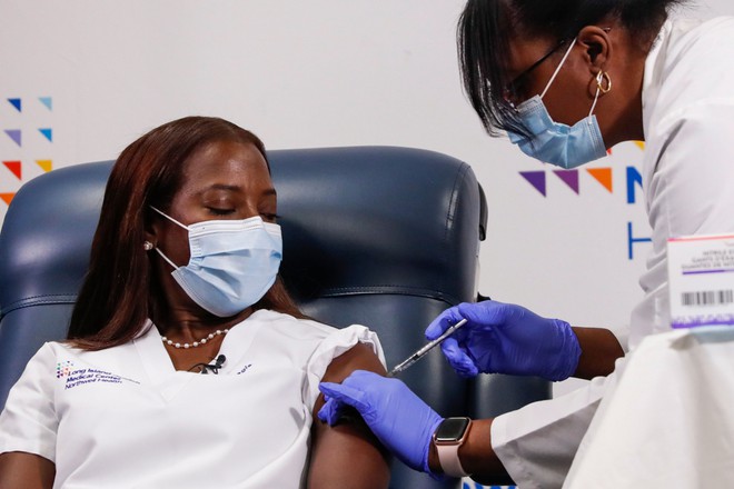 Mỹ &ldquo;để kh&ocirc;ng&rdquo; h&agrave;ng chục triệu liều vaccine trong khi thế giới đang khan hiếm - Ảnh 2.