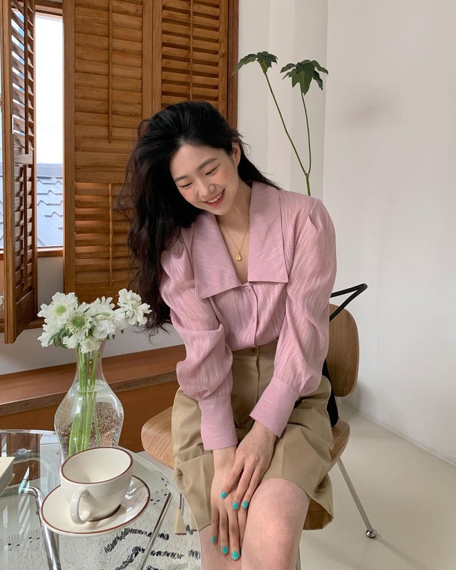 Đi mua &aacute;o blouse, chị em cứ chọn 4 kiểu cổ &aacute;o n&agrave;y l&agrave; cực chuẩn trend v&agrave; điểm sang chảnh tăng 10 lần - Ảnh 1.