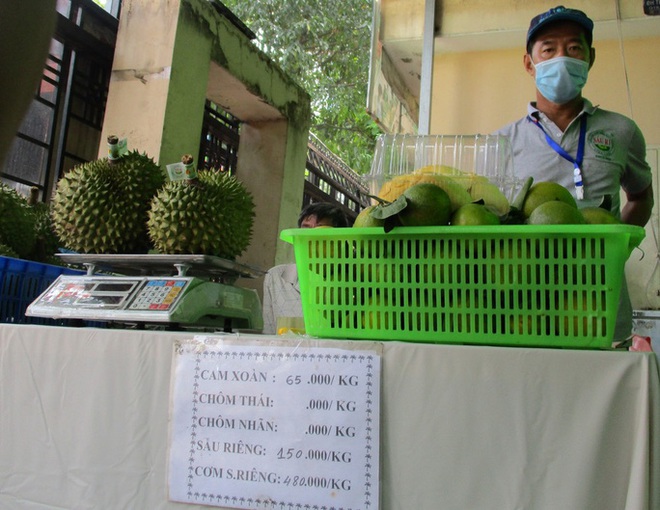 Sầu ri&ecirc;ng trong nước khan hiếm, người Việt ăn sầu ri&ecirc;ng ngoại cả triệu đồng/kg - Ảnh 1.