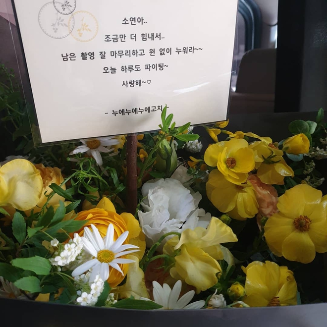 Nhất Kim So Yeon: Valentine trắng có chồng tài tử gửi hoa tới phim trường Penthouse, ác nữ hoá bánh bèo ngay khi nhận quà - Ảnh 7.
