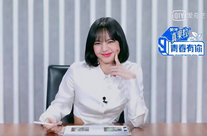 Lisa l&agrave;m gi&aacute;m khảo giữa m&ugrave;a dịch: Trang phục thiếu đa dạng, mạng lag, thị phạm đến kiệt sức - Ảnh 1.