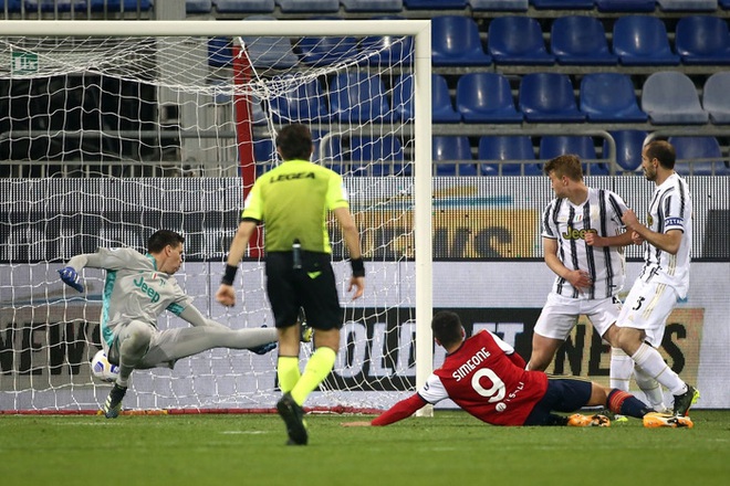 Ronaldo rửa nhục Champions League bằng màn trút giận lên đối thủ tội nghiệp: Ghi 3 bàn theo 3 kiểu khác nhau trong 32 phút tại giải VĐQG Ý - Ảnh 10.