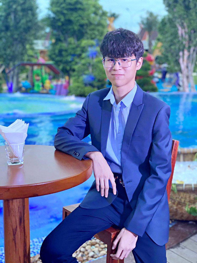 Con trai riêng của Huy Khánh 16 tuổi đã cao vượt bố, học trường quốc tế hơn nửa tỷ, sở hữu bất động sản nhưng gây chú ý về cách xài tiền - Ảnh 2.