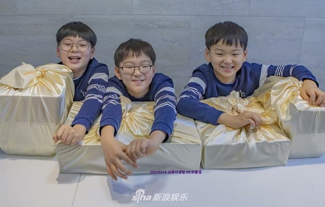 Ảnh sinh nhật 9 tuổi của Daehan - Manse - Minguk gây bất ngờ: 3 hoàng tử bé khoe chân dài, visual khác hẳn trước đây - Ảnh 3.