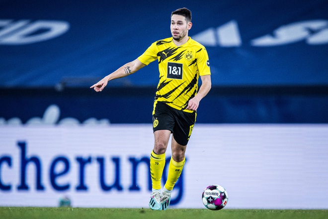 Ch&acirc;n dung Raphael Guerreiro - chiếc ch&acirc;n tr&aacute;i to&agrave;n diện của Dortmund - Ảnh 1.
