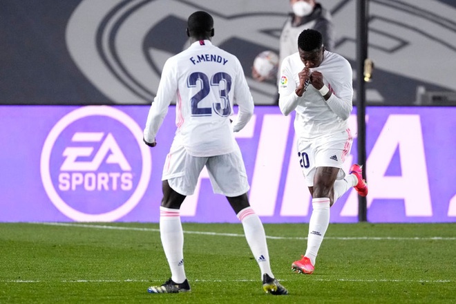 Real Madrid thoát thua trong gang tấc nhưng vẫn bị Barca vượt mặt - Ảnh 9. Real Madrid thoát thua trong gang tấc nhưng vẫn bị Barca vượt mặt - Ảnh 9.