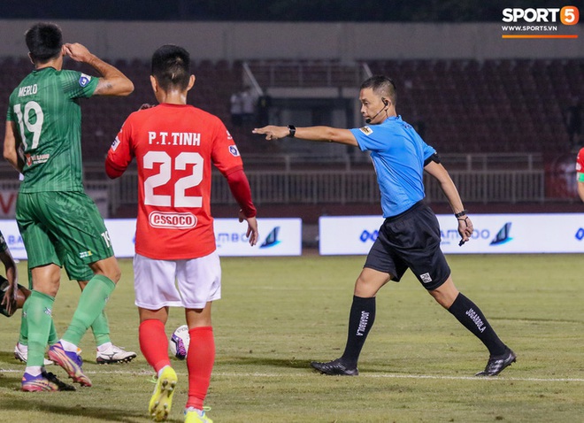 HLV Brazil không dám nhìn quả penalty quyết định của Lee Nguyễn - Ảnh 2.