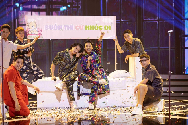 Quốc Thiên - Hoàng Ku mang tiệc pyjama lên sân khấu vẫn khiến nhạc sĩ Huy Tuấn thất vọng - Ảnh 2.