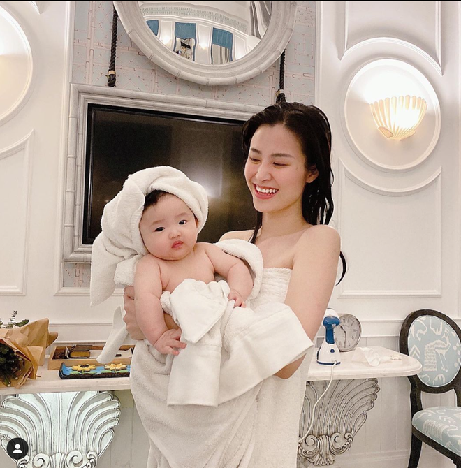 Lỡ mất sự kiện đầu ti&ecirc;n, thế lực nh&iacute; Winnie b&ugrave; lại ảnh sang chảnh ở kh&aacute;ch sạn, Đ&ocirc;ng Nhi lại ngậm ng&ugrave;i l&agrave;m nền rồi - Ảnh 2.