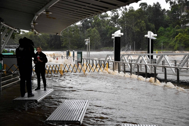 Sydney (Australia) trải qua trận lụt lớn nhất trong 50 năm - Ảnh 1.