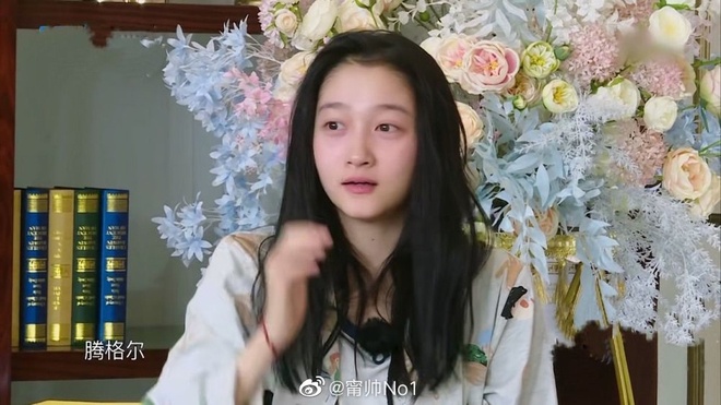 Mặt mộc c&ograve;n ng&aacute;i ngủ của Quan Hiểu Đồng khiến cả Weibo bất ngờ: L&agrave;n da mịn m&agrave;ng kh&ocirc;ng t&igrave; vết, Luhan đ&uacute;ng l&agrave; c&oacute; số hưởng - Ảnh 4.