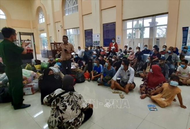 Ph&aacute;t hiện 61 người nhập cảnh tr&aacute;i ph&eacute;p ở bi&ecirc;n giới An Giang - Ảnh 1.