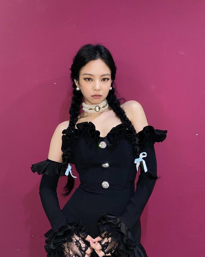 Biệt tài của Jennie: Diện 101 kiểu tóc khó cảm, nhiều kiểu &quot;dị&quot; nhưng không bị dìm hàng mới lạ! - Ảnh 8.