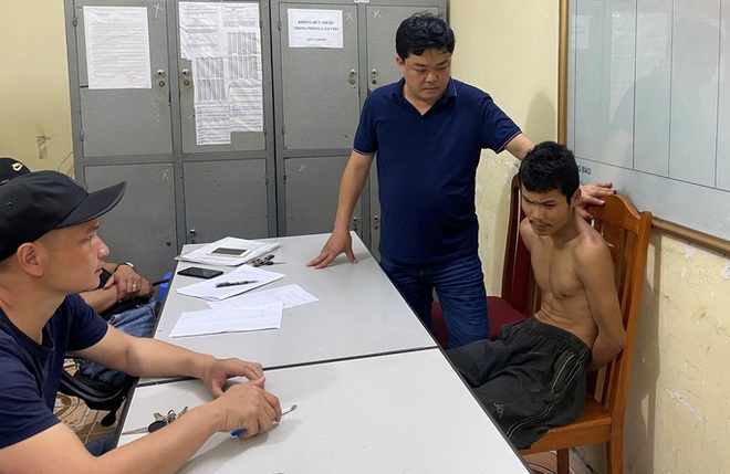 CLIP: H&agrave;ng chục cảnh s&aacute;t cơ động c&ugrave;ng ch&oacute; nghiệp vụ v&acirc;y bắt kẻ d&ugrave;ng r&igrave;u giết người - Ảnh 2.