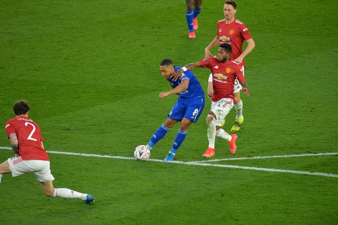 MU đứt chuỗi 29 trận bất bại sân khách, chia tay FA Cup sau thất bại thảm hại trước Leicester - Ảnh 7.