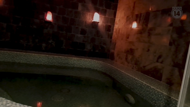 Thâm nhập thế giới massage sung sướng ở Hà Nội - Kỳ 2: Các nữ nhân viên khỏa thân bơi, nhảy và kích dục cho khách, giá cao nhất 10 triệu đồng - Ảnh 4. Thâm nhập thế giới massage sung sướng ở Hà Nội - Kỳ 2: Các nữ nhân viên khỏa thân bơi, nhảy và kích dục cho khách, giá cao nhất 10 triệu đồng - Ảnh 4.