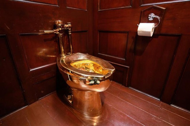 Tỷ phú ẩn thân trong showbiz có cách tiêu tiền gây sốc: Toilet vàng ròng, 4 tỷ/năm để làm tóc, thùng rác hiệu “lu ít vui tươi” mới chịu - Ảnh 3.