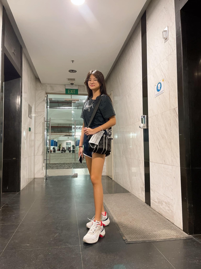 Nh&igrave;n lại loạt khoảnh khắc b&ugrave;ng nổ visual của con g&aacute;i Trương Ngọc &Aacute;nh: Mới 13 tuổi đ&atilde; được dự đo&aacute;n l&agrave; Hoa hậu, đ&ocirc;i ch&acirc;n cực phẩm vượt mặt cả mẹ - Ảnh 14.