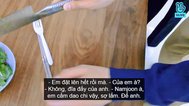 Có một kiểu người như RM (BTS): Cứ vào bếp là đồng đội đề phòng, cách cầm dao cũng khiến anh em xa lánh - Ảnh 2.