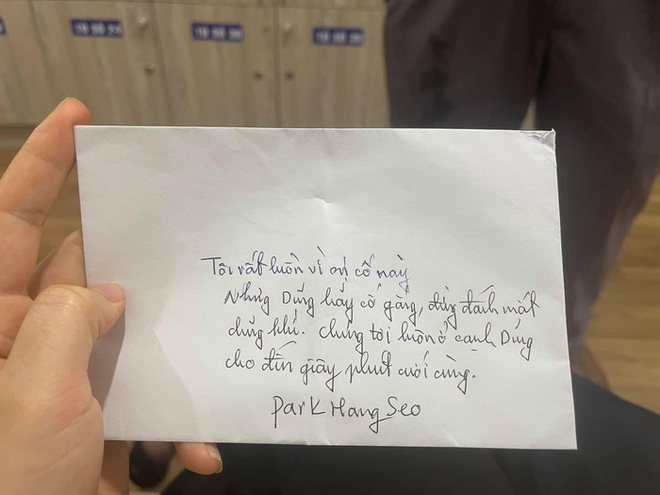 HLV Park Hang-seo gửi thư tay cho Hùng Dũng: Chúng tôi luôn ở cạnh Dũng đến giây phút cuối cùng - Ảnh 1.