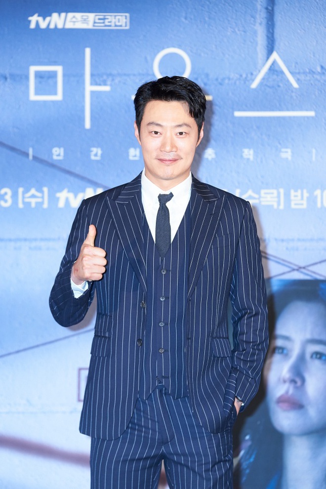 Nghe tin Song Joong Ki sắp ra nước ngoài quay phim, netizen lo sốt vó "dịch còn chưa hết mà!" - Ảnh 2. Nghe tin Song Joong Ki sắp ra nước ngoài quay phim, netizen lo sốt vó "dịch còn chưa hết mà!" - Ảnh 2.