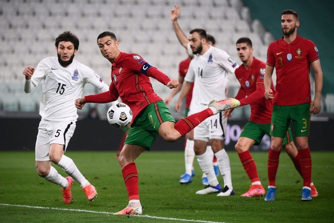 Ronaldo phung phí cơ hội, Bồ Đào Nha nhọc nhằn thắng đội tuyển hạng 108 nhờ bàn phản lưới nhà hy hữu - Ảnh 7.
