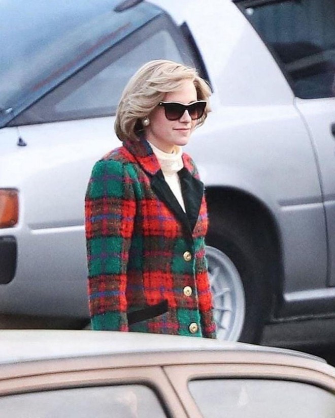 Trố mắt cũng nhận kh&ocirc;ng ra Kristen Stewart (Chạng Vạng): Dừ đanh khi ho&aacute; th&agrave;nh C&ocirc;ng nương Diana, visual tuột dốc thảm hại - Ảnh 2.