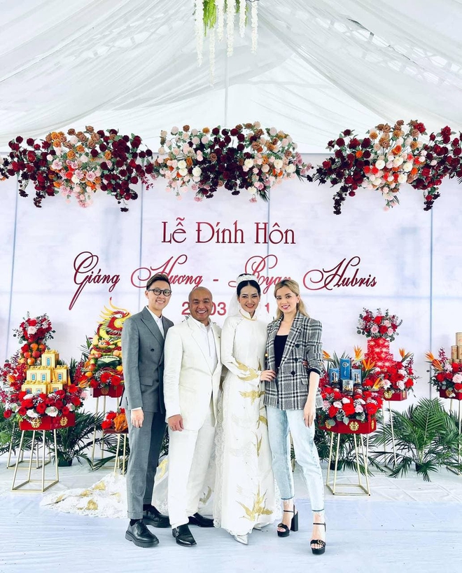 Top 7 Vietnams Next Top Model m&ugrave;a đầu ti&ecirc;n l&ecirc;n xe hoa c&ugrave;ng cựu gi&aacute;m đốc sản xuất chương tr&igrave;nh - Ảnh 4.