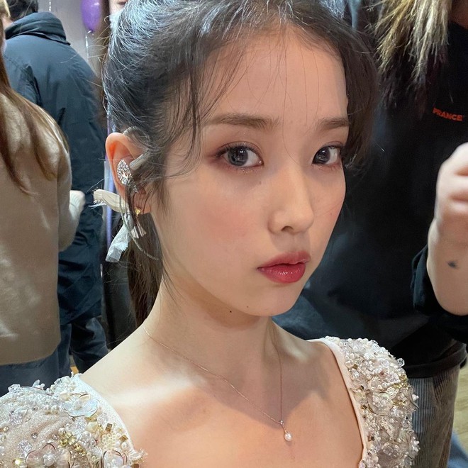 Triệu người đang phát cuồng vì ảnh cận mặt của 1 mỹ nhân Kpop, lâu nay chỉ mải nghe giọng mà quên visual cực phẩm? - Ảnh 5.