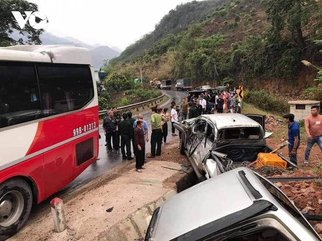 Tai nạn giao thông liên hoàn trên quốc lộ 6 khiến 4 người bị thương - Ảnh 1.