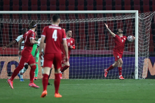 Ronaldo bị trọng tài cướp bàn thắng, Bồ Đào Nha hoà đau đớn Serbia dù dẫn trước 2 bàn - Ảnh 3.