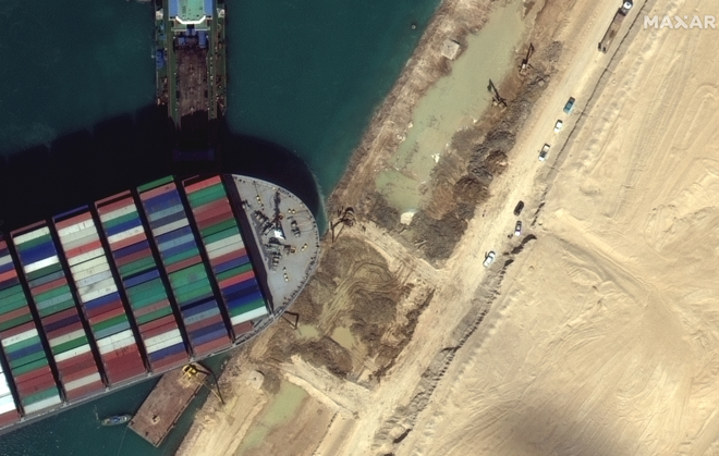 Vụ tàu container chắn ngang kênh đào Suez nhìn từ không gian - Ảnh 8.