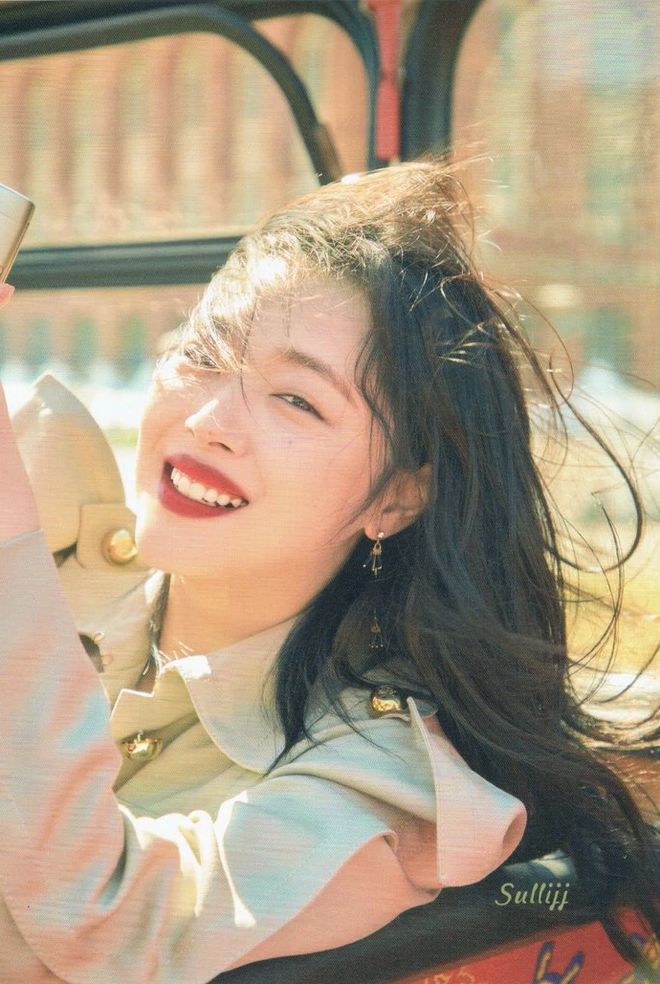 Đ&uacute;ng ng&agrave;y sinh nhật, x&oacute;t xa nh&igrave;n lại bộ ảnh cuối đời của Sulli: Nụ cười rạng rỡ, nhan sắc động l&ograve;ng người giờ chỉ c&ograve;n l&agrave; k&yacute; ức - Ảnh 7.