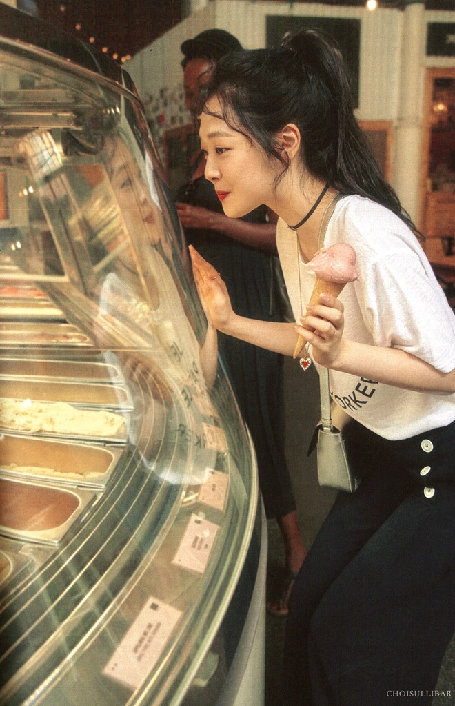 Đ&uacute;ng ng&agrave;y sinh nhật, x&oacute;t xa nh&igrave;n lại bộ ảnh cuối đời của Sulli: Nụ cười rạng rỡ, nhan sắc động l&ograve;ng người giờ chỉ c&ograve;n l&agrave; k&yacute; ức - Ảnh 12.