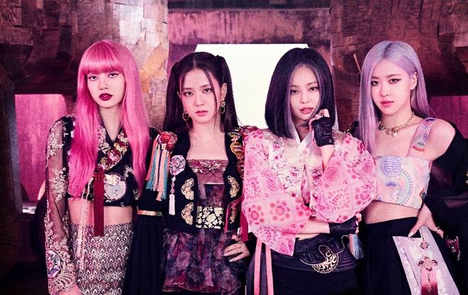 Hồi 2016, c&aacute;c th&agrave;nh vi&ecirc;n Red Velvet đ&atilde; l&agrave; fan cứng của BLACKPINK, c&ograve;n mặc &aacute;o t&ecirc;n fanclub l&ecirc;n s&acirc;n khấu tr&igrave;nh diễn như thật? - Ảnh 3.