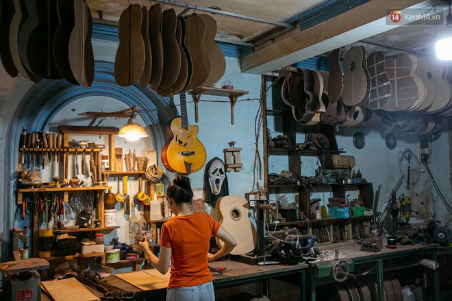 Chàng trai Sài Gòn 15 năm làm đàn guitar handmade: &quot;Có người nước ngoài mang bộ gỗ 70 triệu đến đặt mình làm&quot; - Ảnh 5.