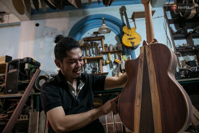 Chàng trai Sài Gòn 15 năm làm đàn guitar handmade: &quot;Có người nước ngoài mang bộ gỗ 70 triệu đến đặt mình làm&quot; - Ảnh 8.