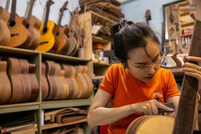 Chàng trai Sài Gòn 15 năm làm đàn guitar handmade: &quot;Có người nước ngoài mang bộ gỗ 70 triệu đến đặt mình làm&quot; - Ảnh 9.