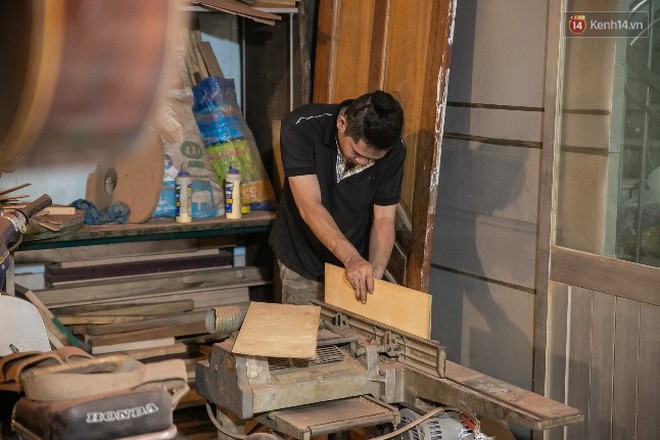 Chàng trai Sài Gòn 15 năm làm đàn guitar handmade: &quot;Có người nước ngoài mang bộ gỗ 70 triệu đến đặt mình làm&quot; - Ảnh 2.