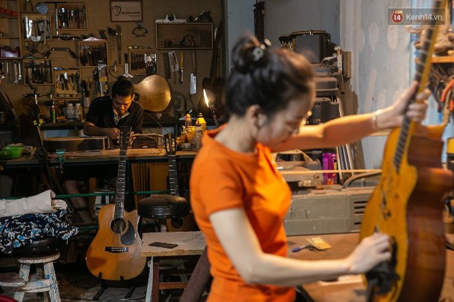 Chàng trai Sài Gòn 15 năm làm đàn guitar handmade: &quot;Có người nước ngoài mang bộ gỗ 70 triệu đến đặt mình làm&quot; - Ảnh 10.