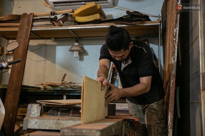 Chàng trai Sài Gòn 15 năm làm đàn guitar handmade: &quot;Có người nước ngoài mang bộ gỗ 70 triệu đến đặt mình làm&quot; - Ảnh 2.
