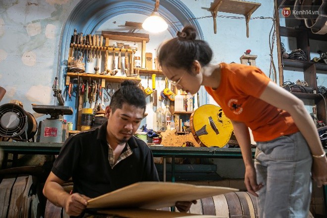 Chàng trai Sài Gòn 15 năm làm đàn guitar handmade: &quot;Có người nước ngoài mang bộ gỗ 70 triệu đến đặt mình làm&quot; - Ảnh 4.