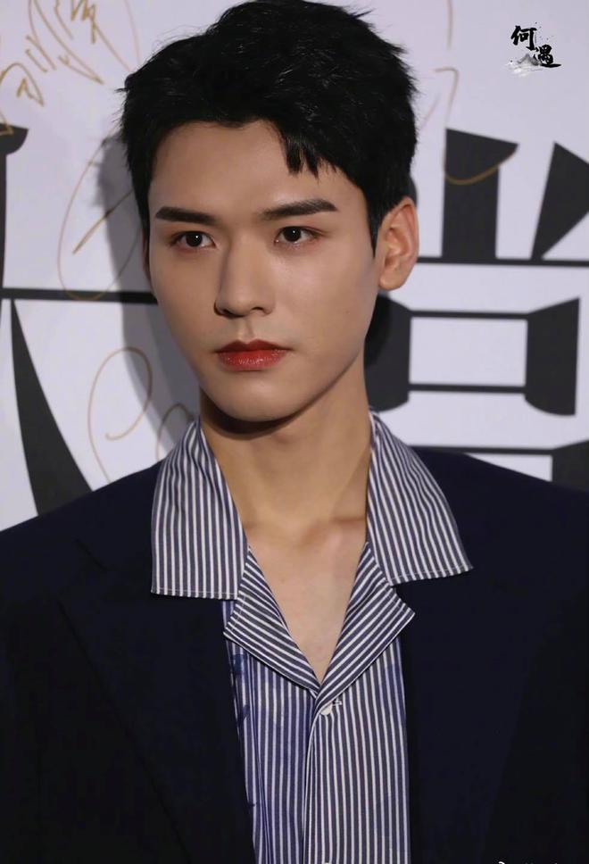 Ảnh chưa qua chỉnh sửa của mỹ nam Thi&ecirc;n Nhai Kh&aacute;ch g&acirc;y b&atilde;o Weibo: Kh&ocirc;ng t&igrave;m ra khuyết điểm, fan nữ ghen tị đỏ mắt - Ảnh 3.