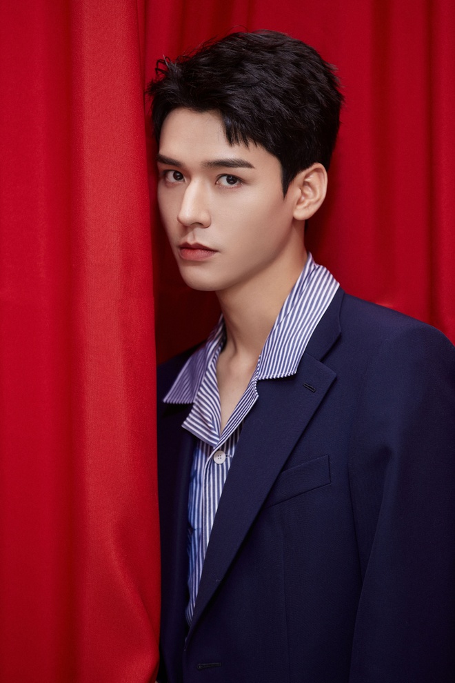 Ảnh chưa qua chỉnh sửa của mỹ nam Thi&ecirc;n Nhai Kh&aacute;ch g&acirc;y b&atilde;o Weibo: Kh&ocirc;ng t&igrave;m ra khuyết điểm, fan nữ ghen tị đỏ mắt - Ảnh 5.