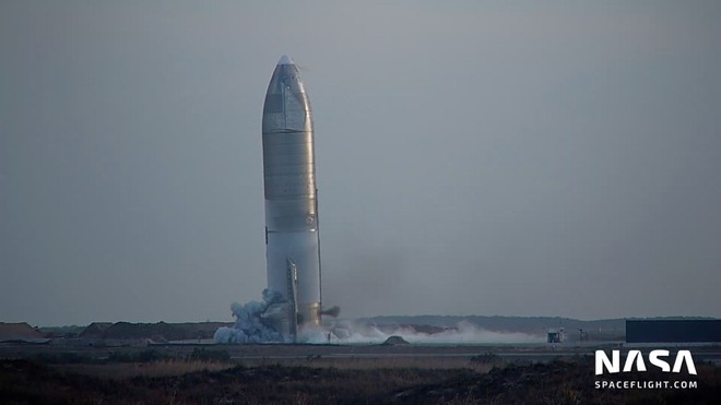 Tưởng hạ cánh thành công, tàu vũ trụ SpaceX lại đột ngột nổ tung - Ảnh 1.